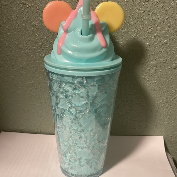 Cup with ice cream top - Picture 2 of 3